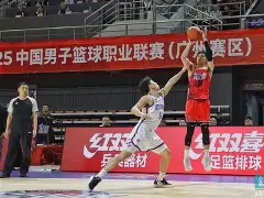 郭艾伦刷新里程碑，纽约尼克斯首回合力克金州勇士，晋级概率达51％(郭艾伦为什么不能上场)